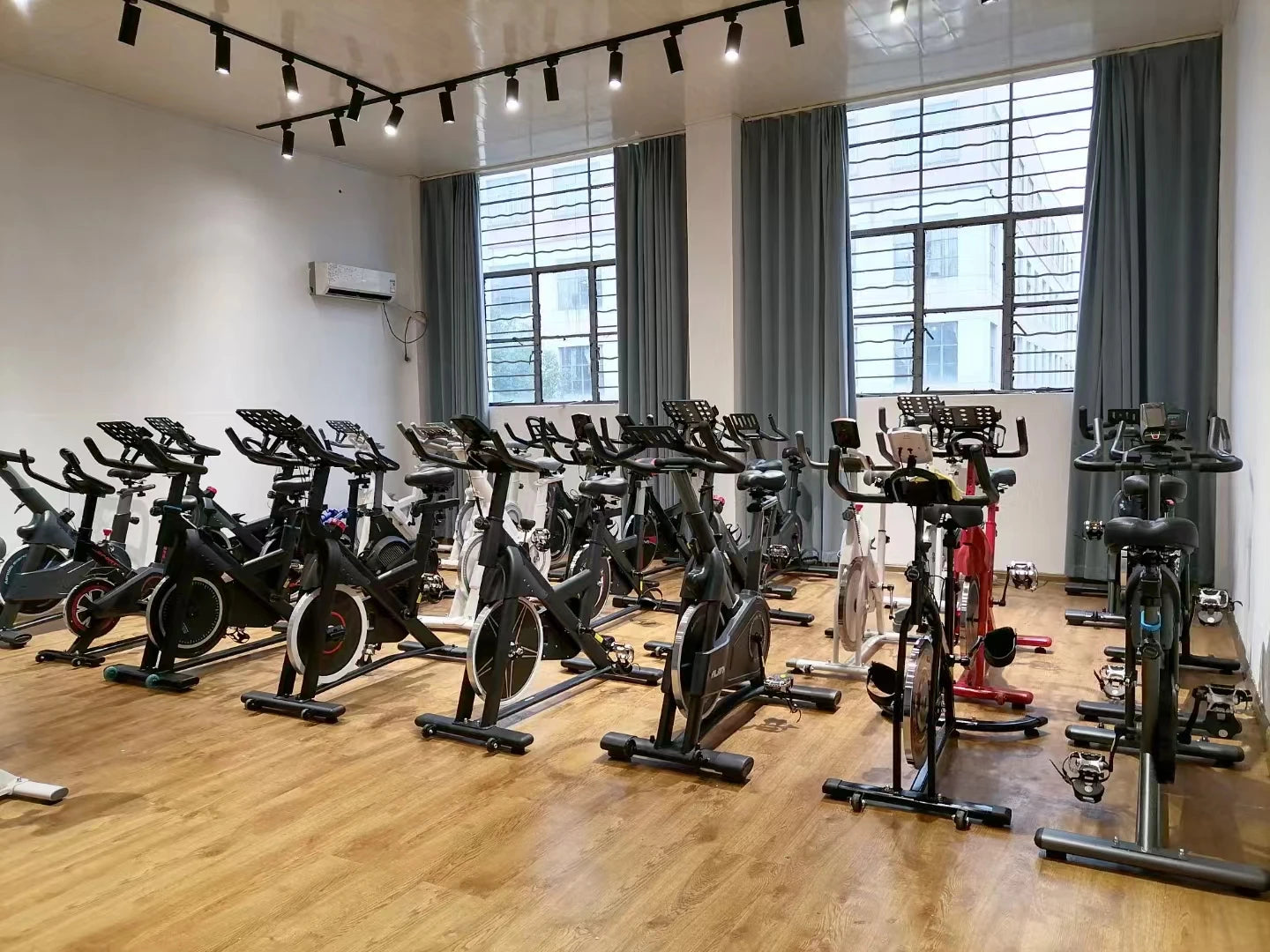New Design Indoor Cycling Home Exercise Bike Commercial Spinning Bike Exercise Gym Body Building Equipment Bike Machine 818